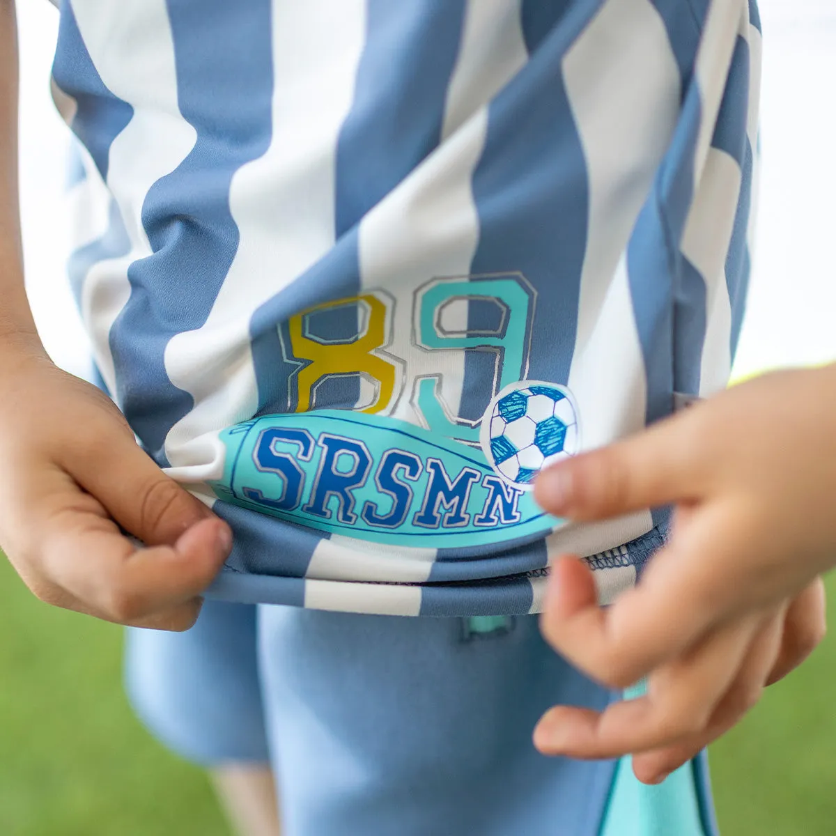 Short de sport bleu, enfant  || Blue sports shorts, child